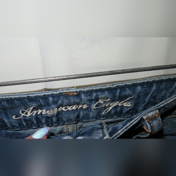 Medium Wash American Eagle Button Fly Jean Shorts Size 4 - Picture 4 of 5